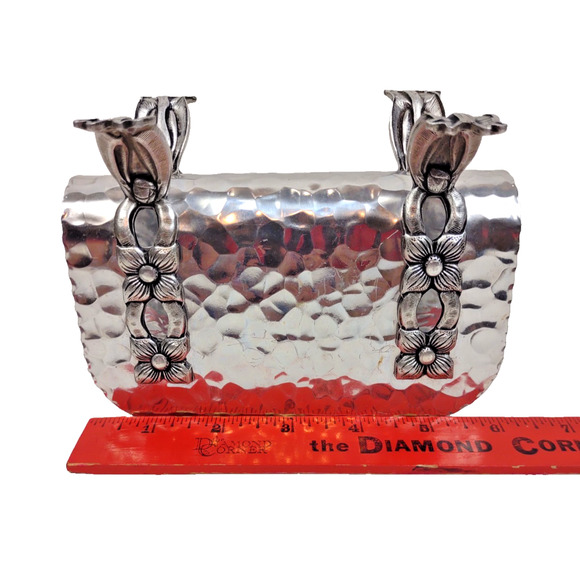 Vintage Hammered Aluminum Napkin Holder 1950’s Footed Scalloped & Flowers MCM - Picture 3 of 7